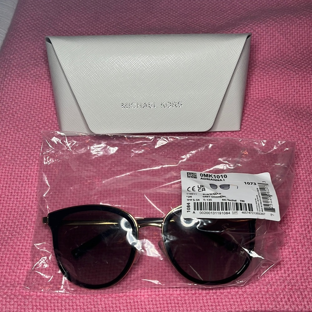 *Brand New/Never Been Worn* Michael Kors Adrianna I Sunglasses - Picture 2 of 5